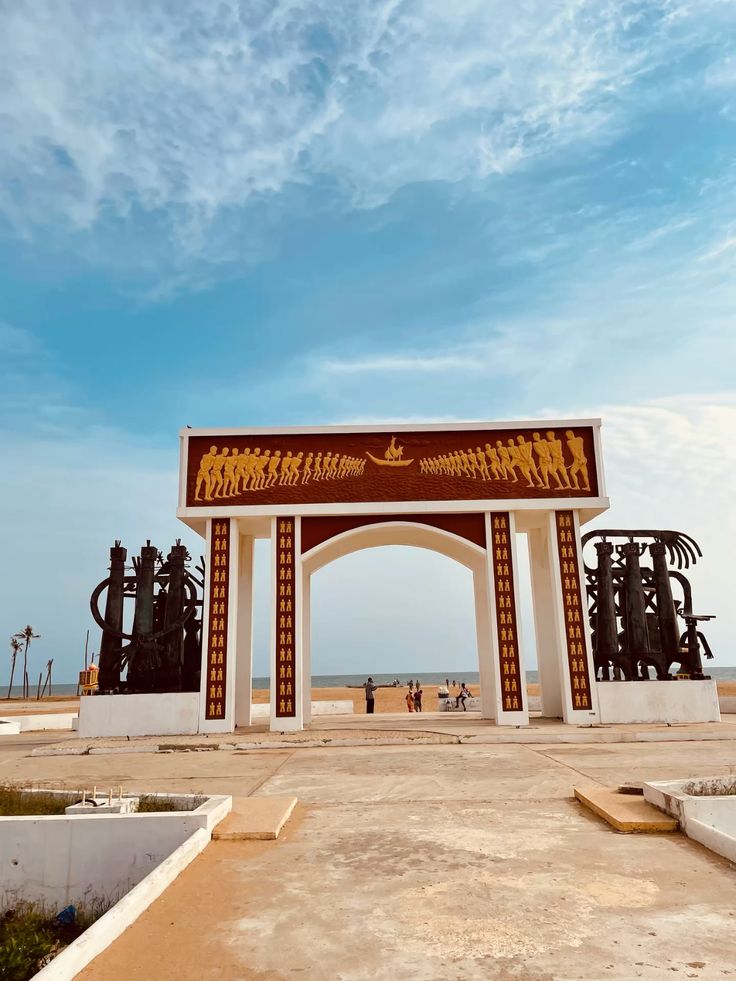 La Porte du Non-Retour : Le Silence de Ouidah face à l'Histoire
